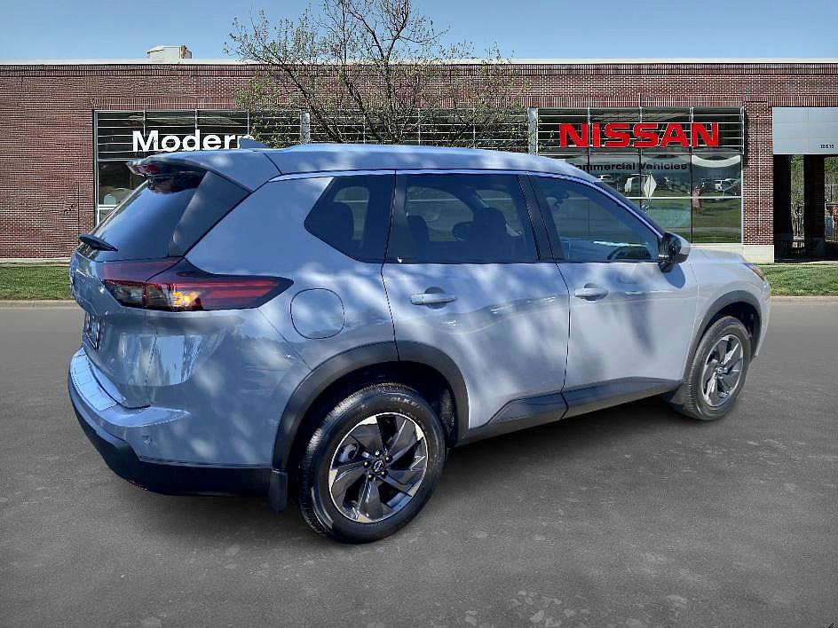 2026 Nissan Rogue SV photo 4