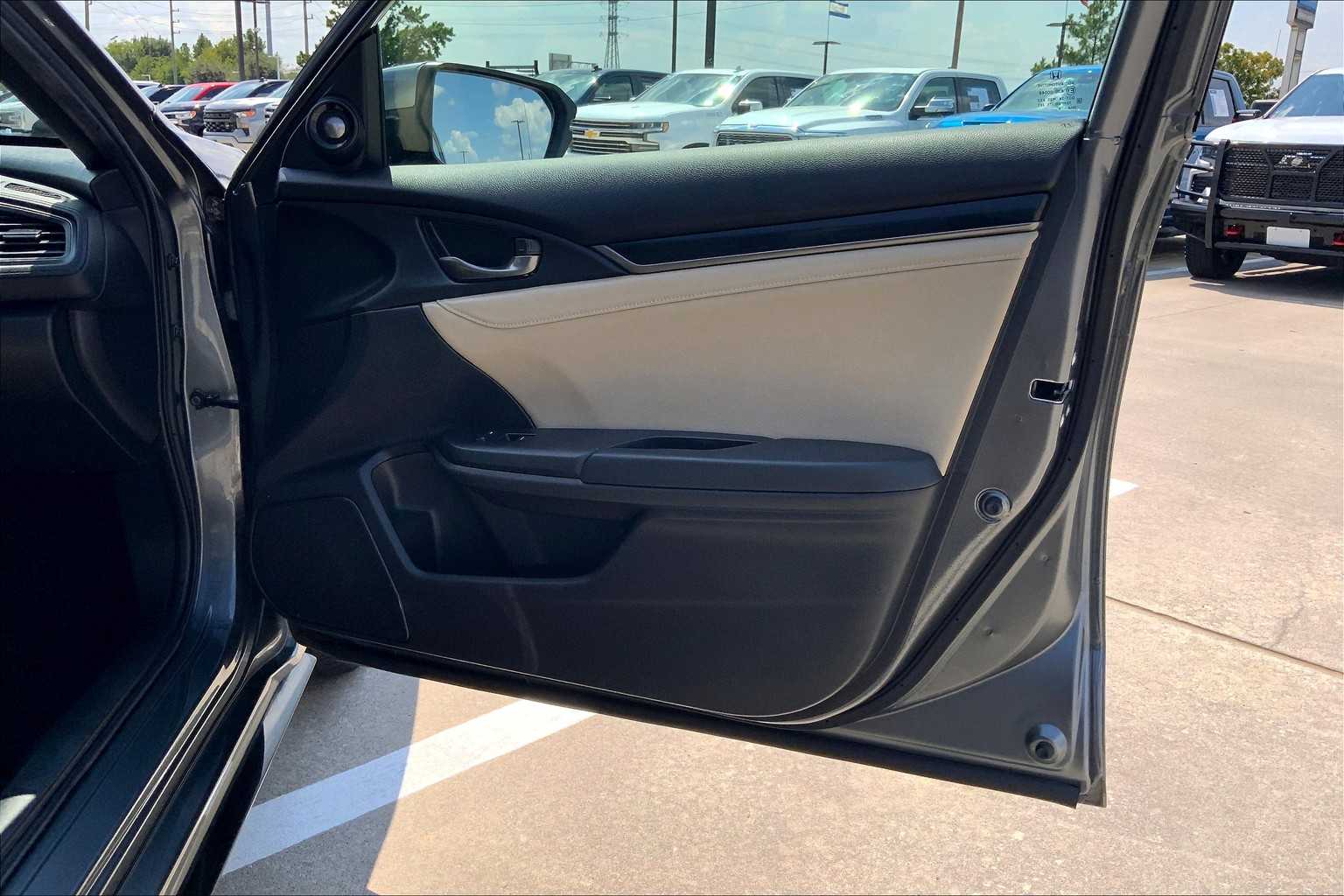 2020 Honda Civic Hatchback Sport Touring photo 22