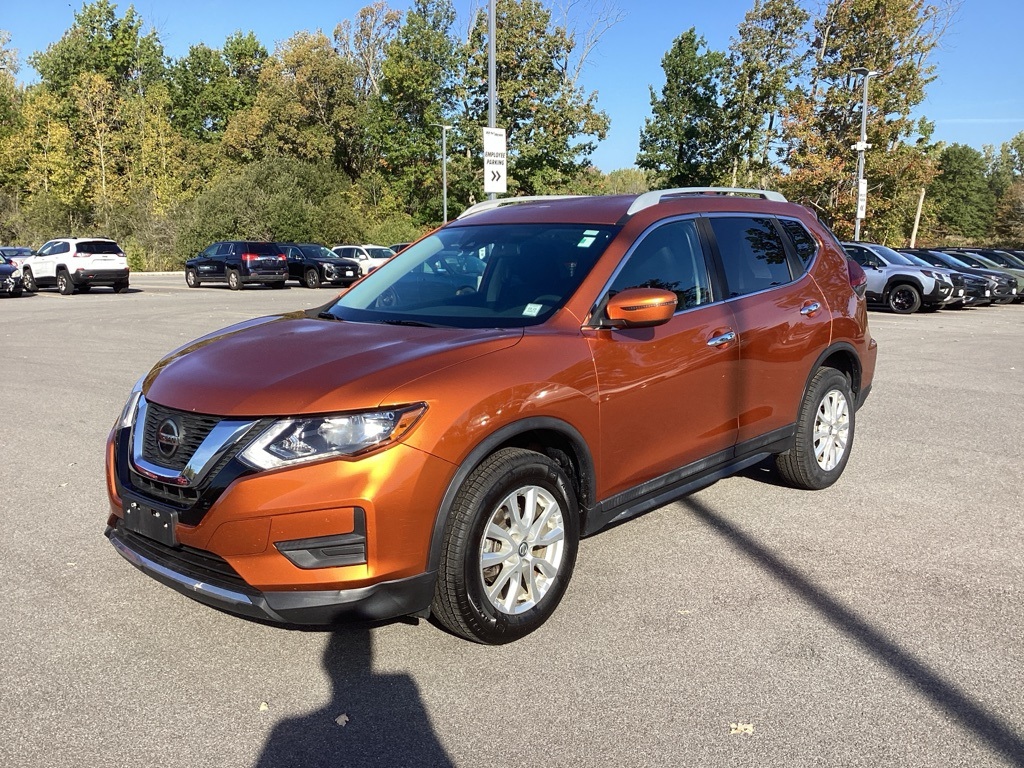 2019 Nissan Rogue SV photo 3