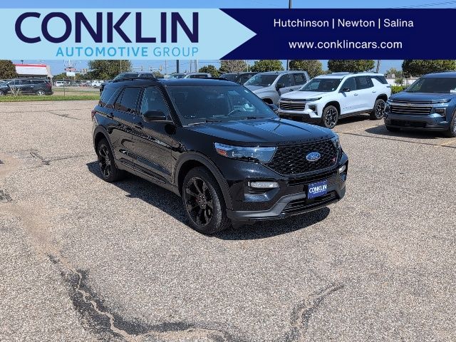 2022 Ford Explorer ST's photo