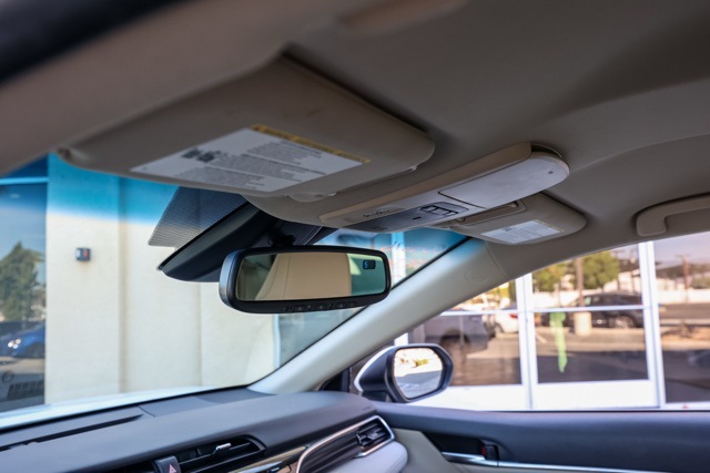 2018 Toyota Camry Hybrid XLE photo 11