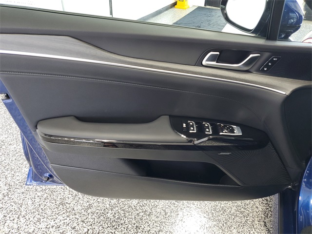 2025 Kia K5 EX photo 7