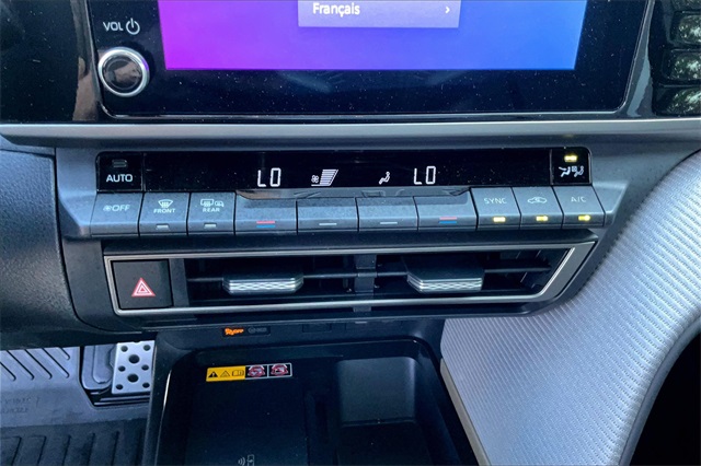 2025 Toyota Camry SE photo 21