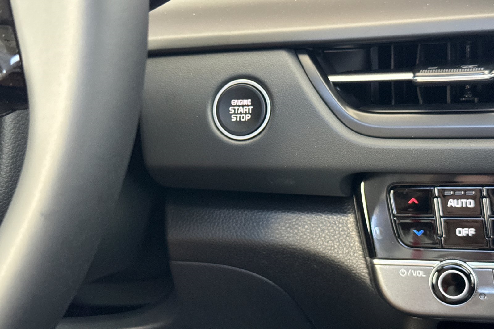 2026 Kia Seltos EX photo 17
