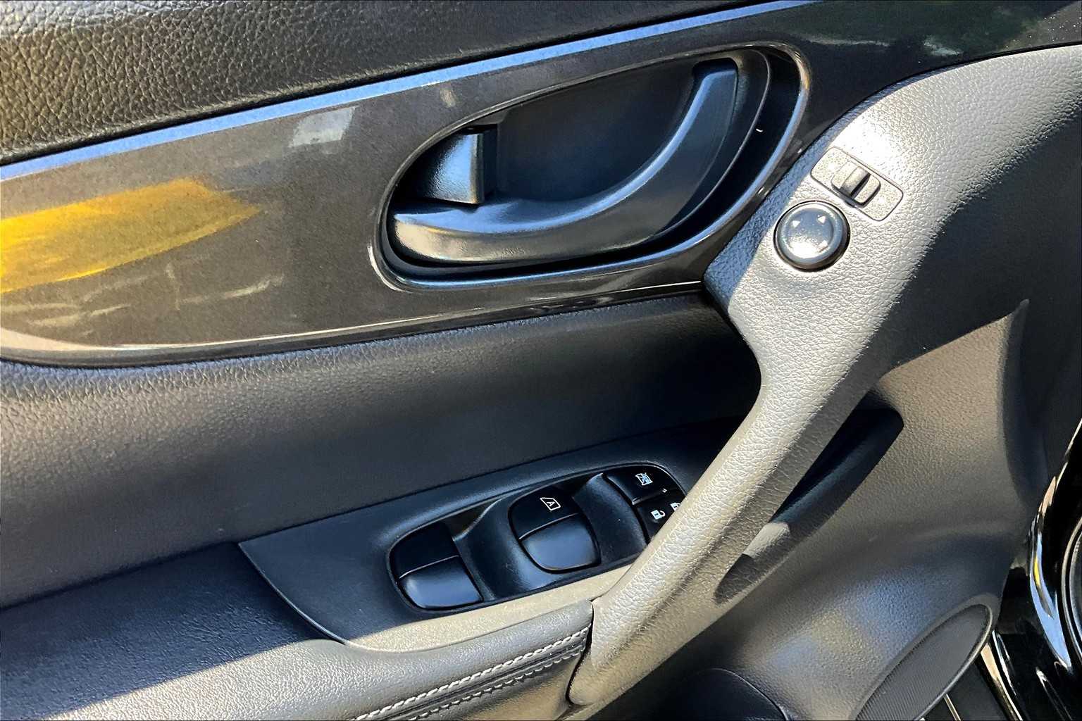 2020 Nissan Rogue S photo 29
