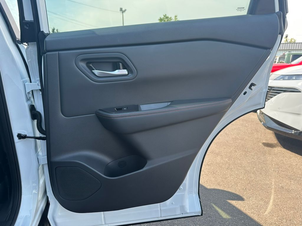 2026 Nissan Rogue SV photo 24
