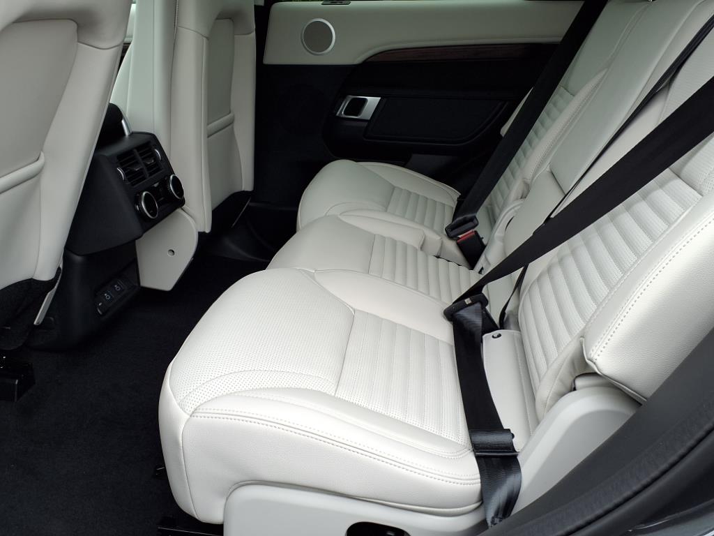 2025 Land Rover Discovery SE photo 5