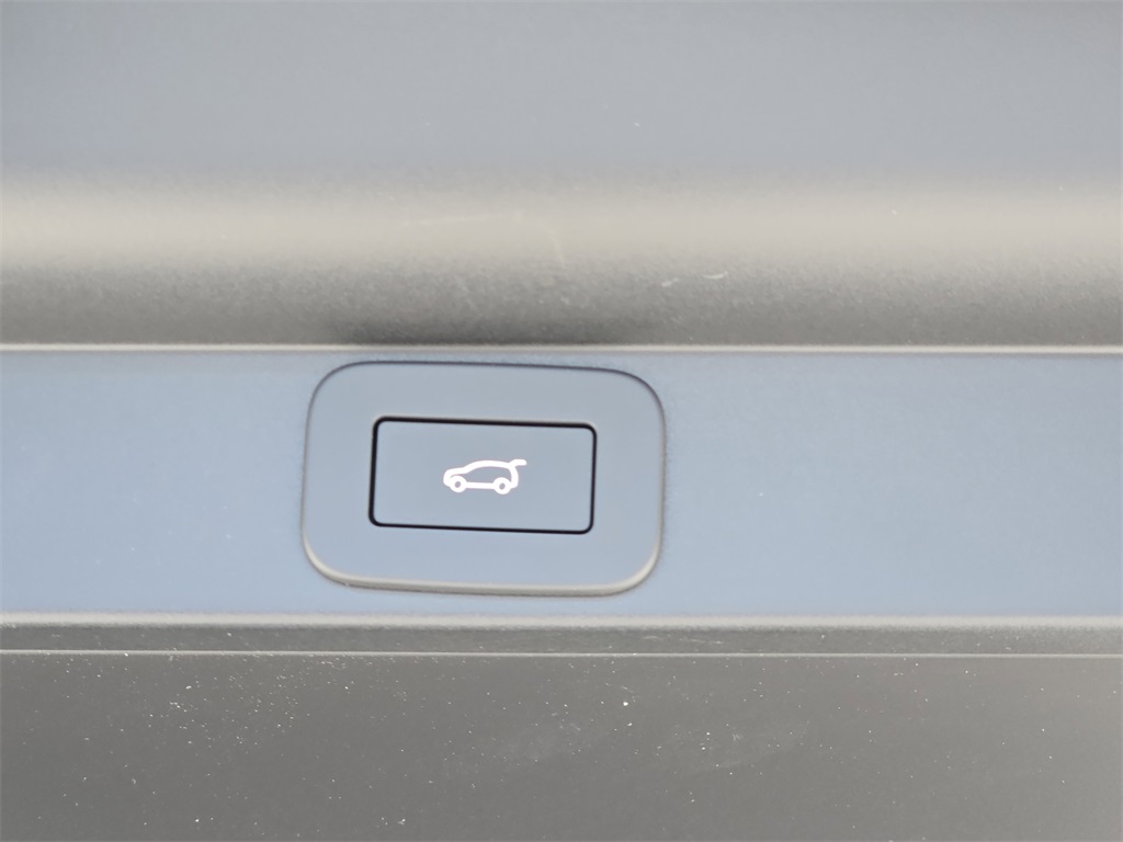2025 Land Rover Range Rover SE photo 11