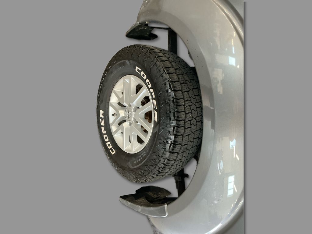 2019 Nissan Frontier SV photo 13