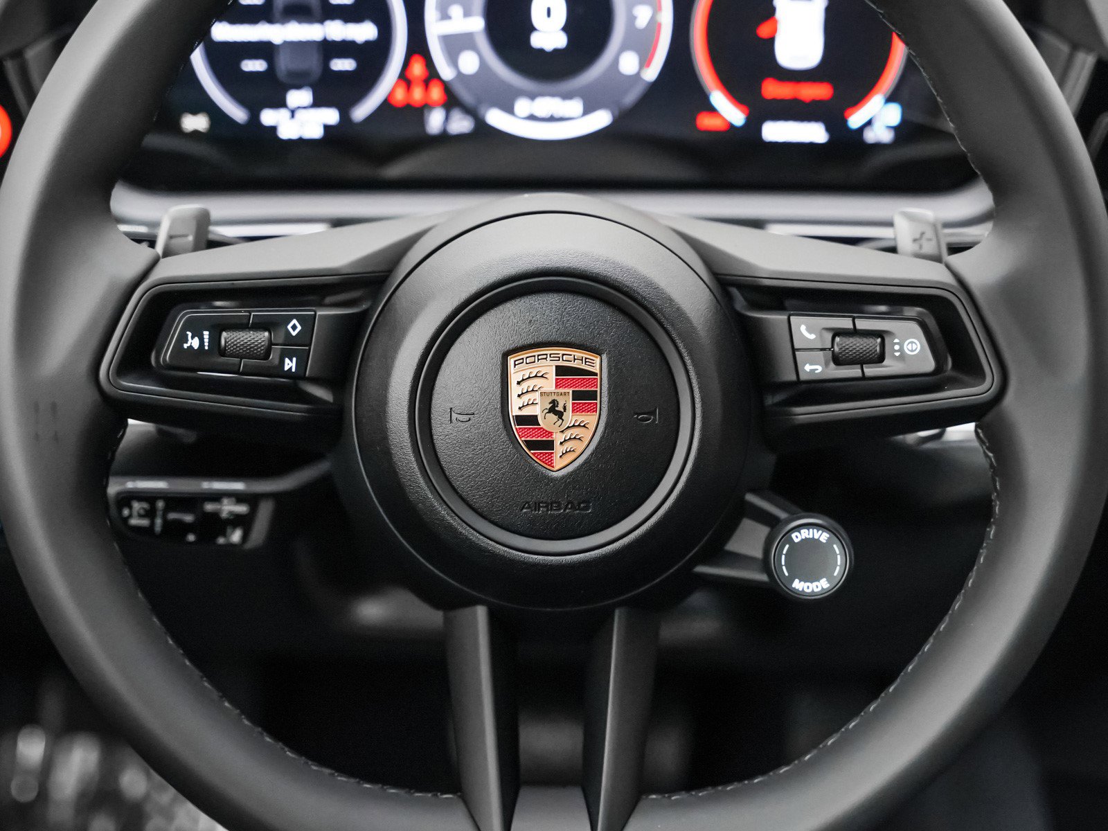 2025 Porsche Cayenne photo 17