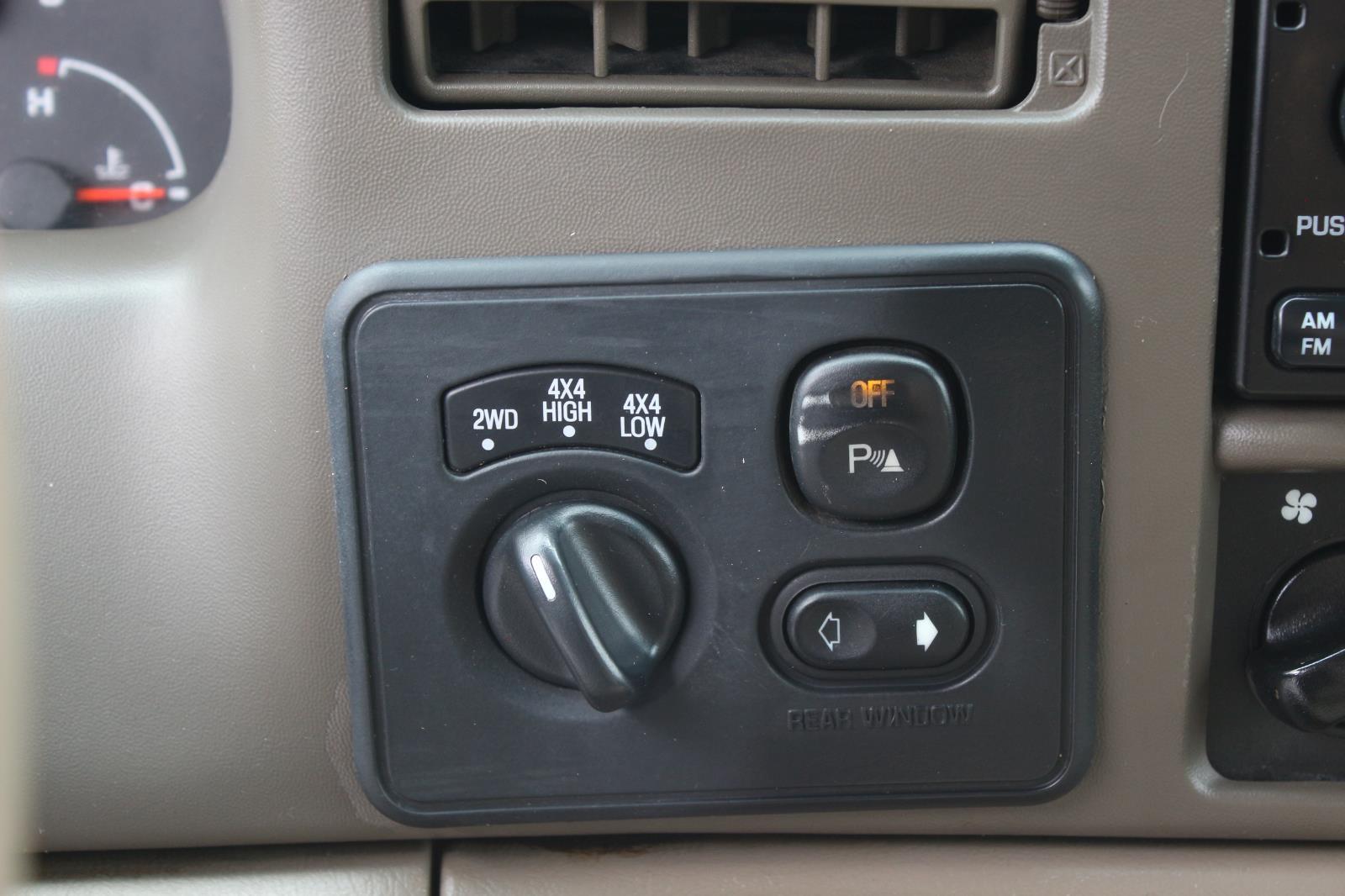 2004 Ford F-350 Lariat photo 21