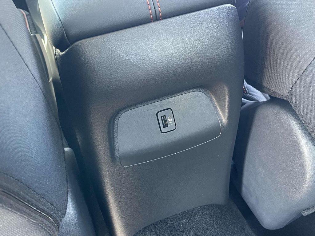 2025 Nissan Sentra SR photo 11