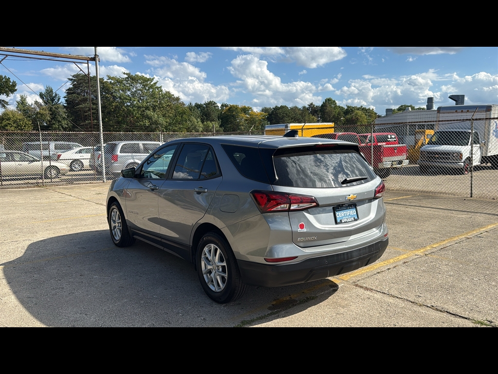 2024 Chevrolet Equinox LS photo 3