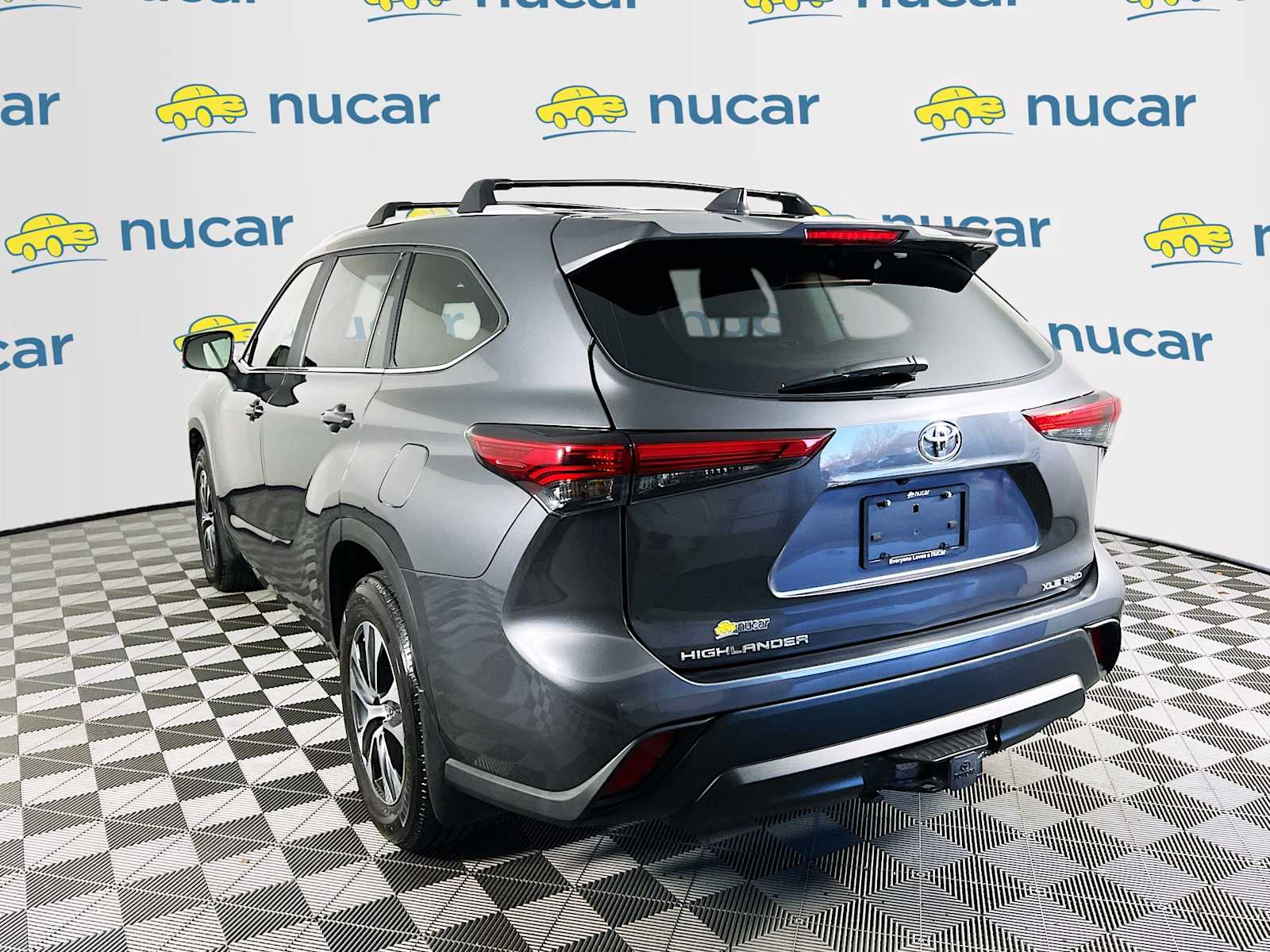 2023 Toyota Highlander XLE photo 4