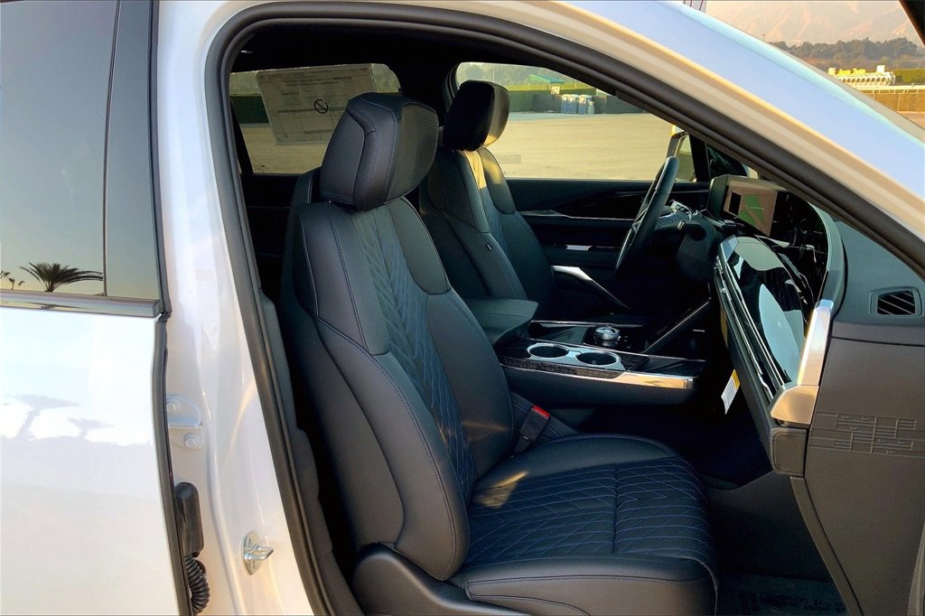 2025 Cadillac Escalade IQ Luxury photo 31