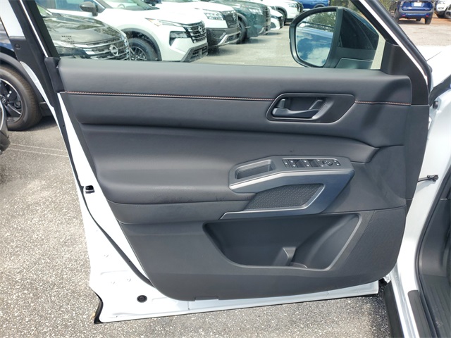 2025 Nissan Pathfinder Rock Creek photo 5