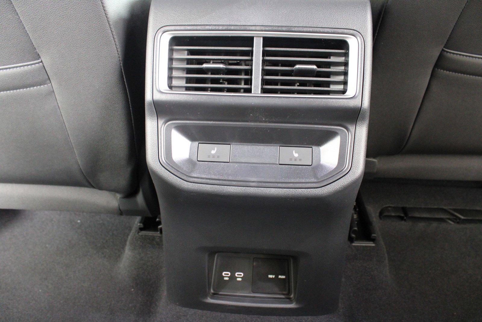 2025 Volkswagen Atlas Cross Sport SEL Premium R-Line photo 17