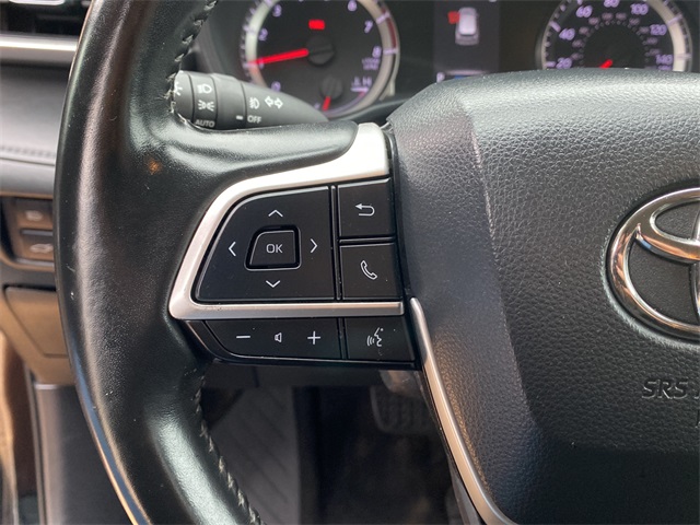 2022 Toyota Highlander LE photo 19