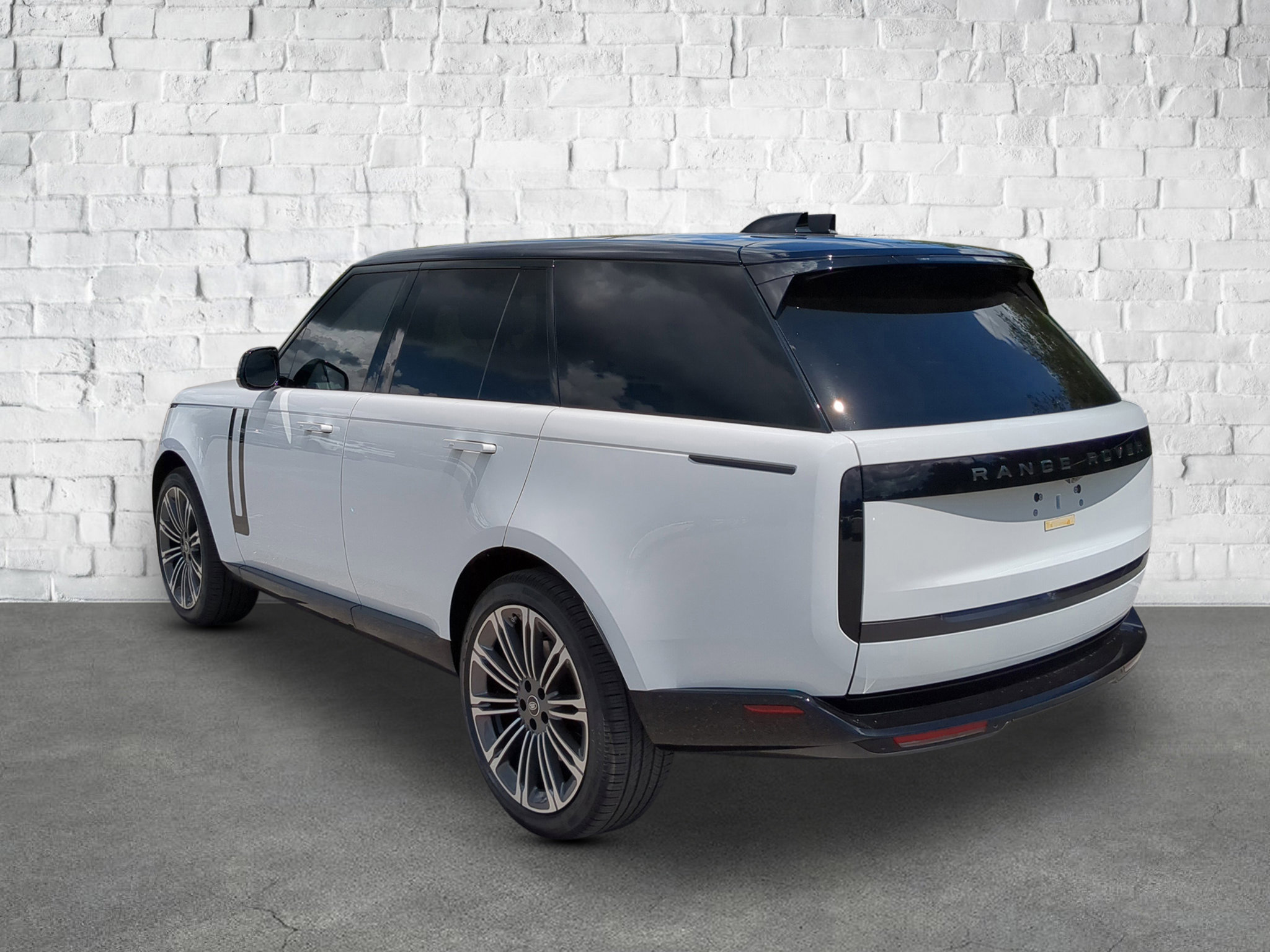 2025 Land Rover Range Rover SE photo 2