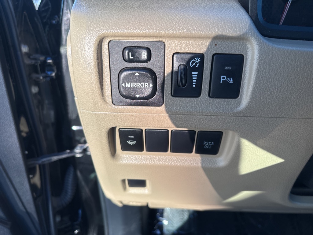 2011 Toyota 4Runner SR5 photo 24