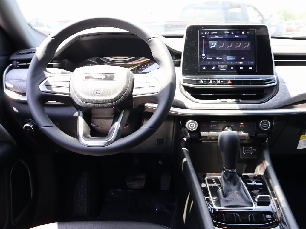 2025 Jeep Compass Latitude photo 17