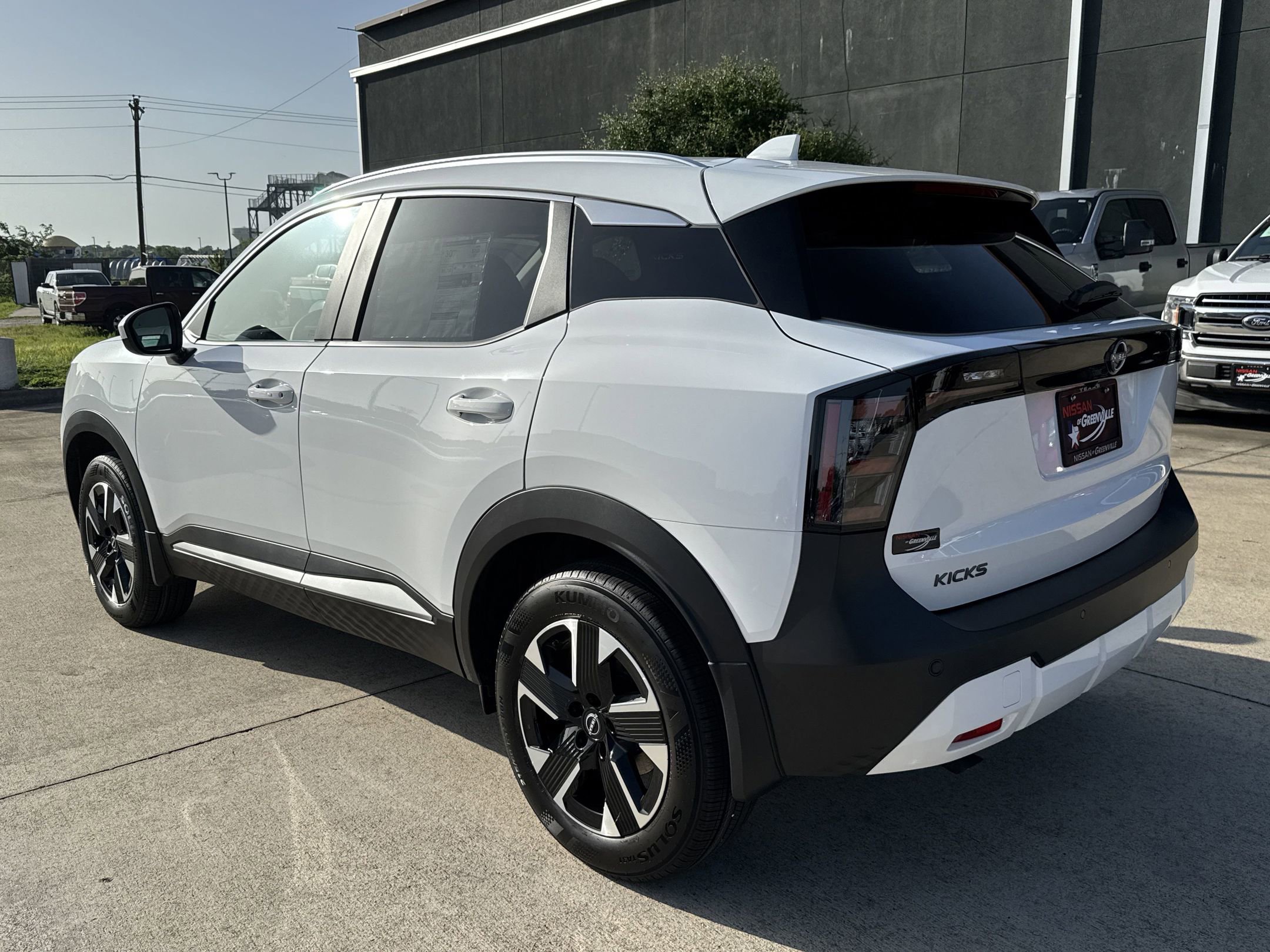 2025 Nissan Kicks SV photo 3