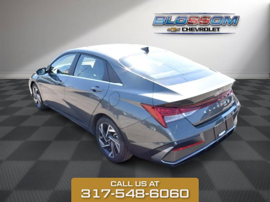 2024 Hyundai Elantra Limited photo 5