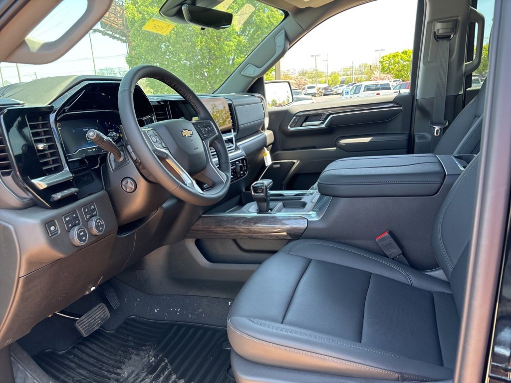 2025 Chevrolet Silverado 1500 LTZ photo 17