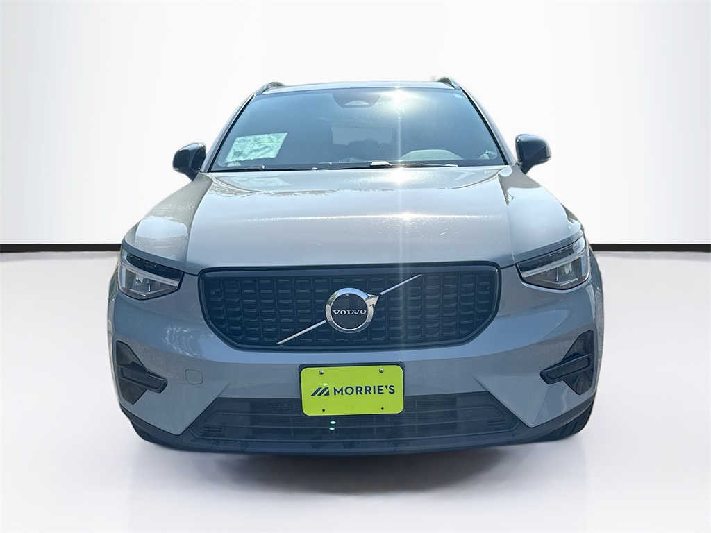 2024 Volvo XC40 Core photo 2