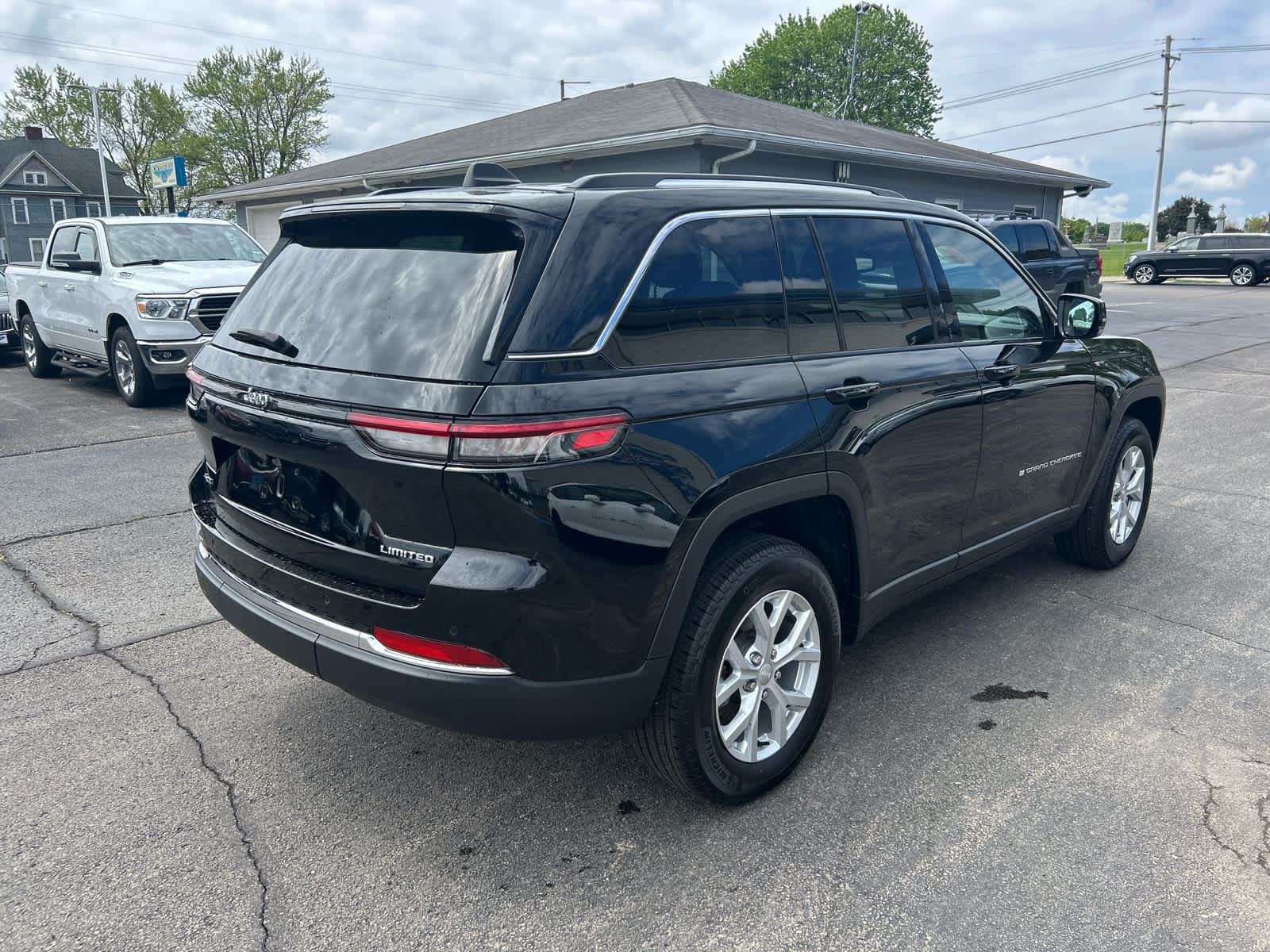 2023 Jeep Grand Cherokee Limited photo 3