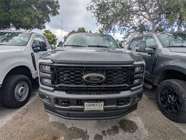 2025 Ford F-250 Lariat photo 2