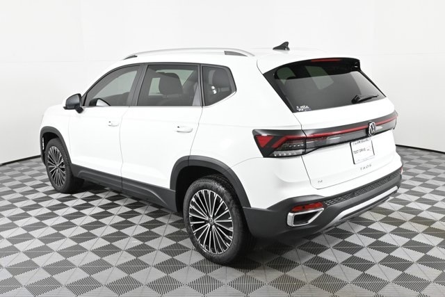 2025 Volkswagen Taos SE photo 2