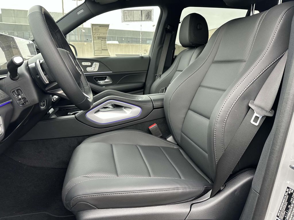 2025 Mercedes Benz GLS 450 4MATIC photo 18