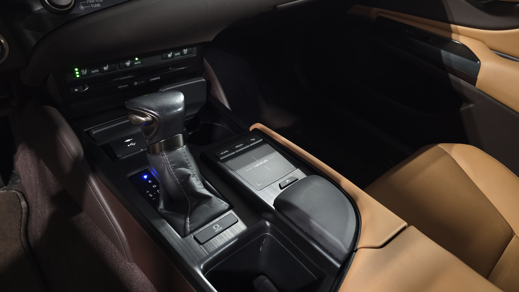 2021 Lexus ES 350 photo 17