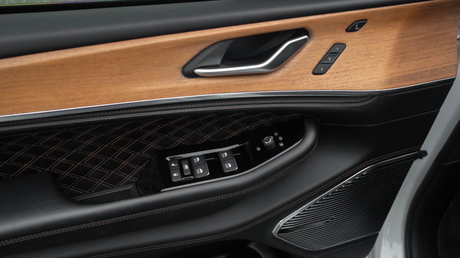 2023 Jeep Grand Cherokee L Summit Reserve photo 14