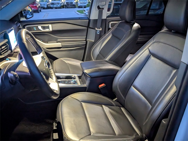 2022 Ford Explorer XLT photo 6
