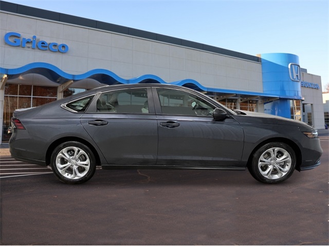 2025 Honda Accord LX photo 5