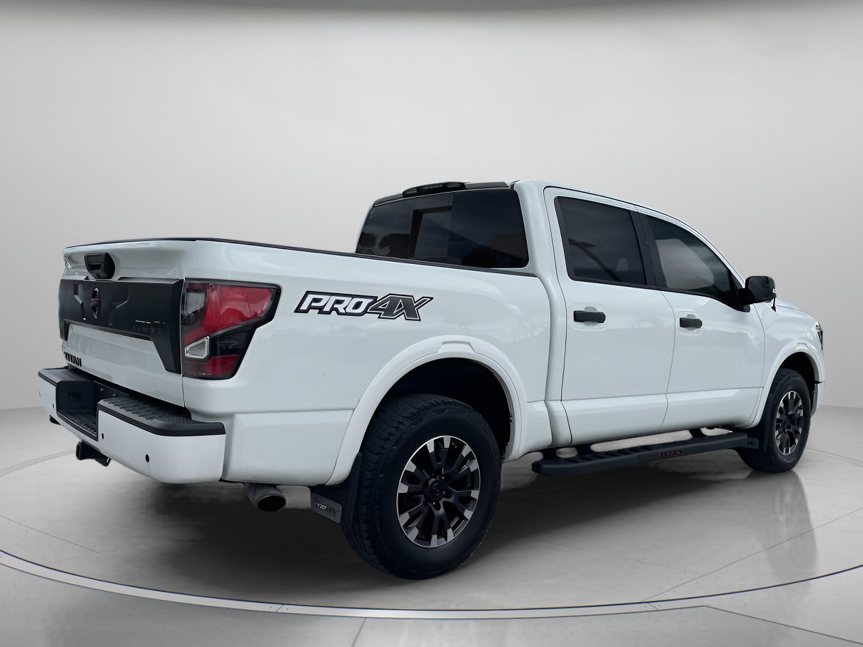 2020 Nissan Titan PRO-4X Crew Cab photo 3