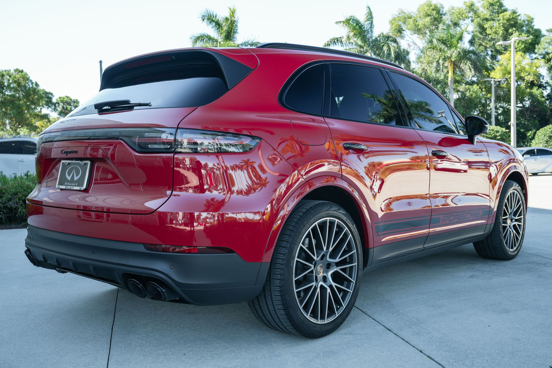 2023 Porsche Cayenne Platinum Edition photo 7