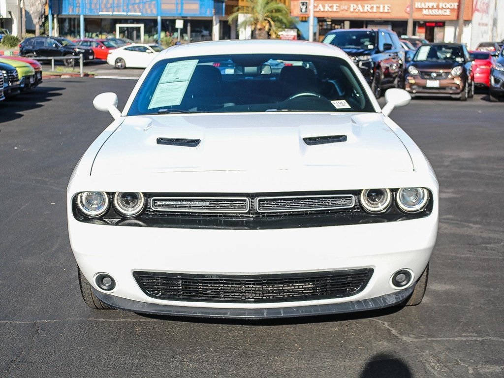 2017 Dodge Challenger SXT photo 2