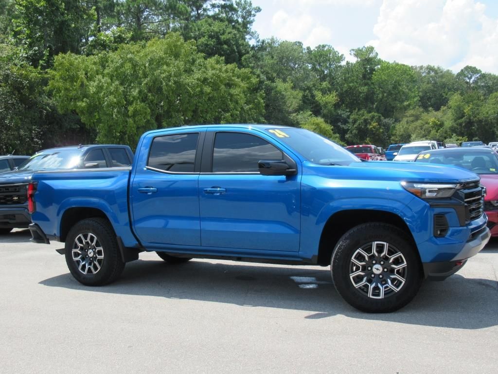 2024 Chevrolet Colorado Z71 photo 2