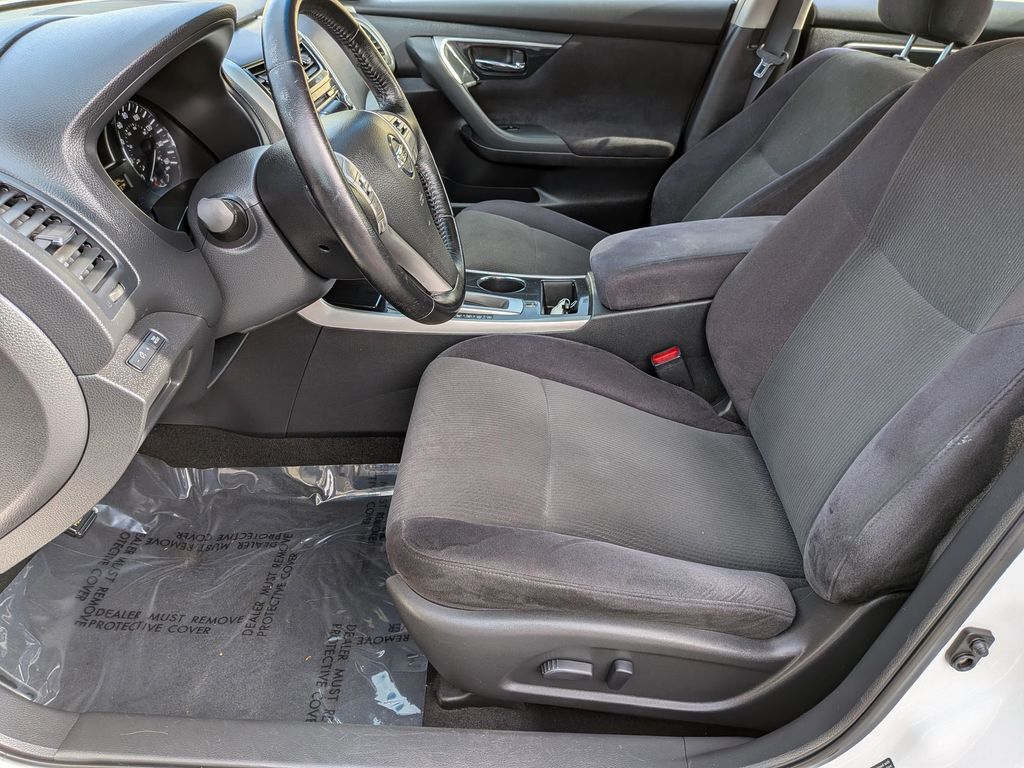 2013 Nissan Altima 2.5 SV photo 10