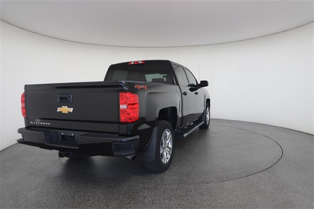 2018 Chevrolet Silverado 1500 Custom photo 16