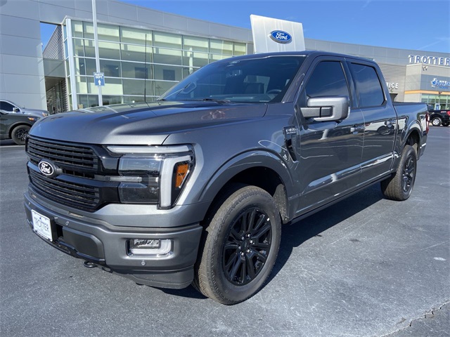 2025 Ford F-150 Platinum's photo