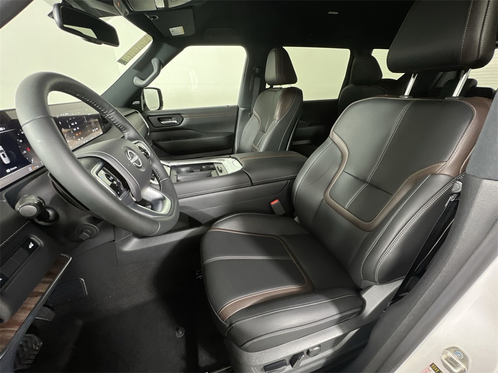 2025 Nissan Armada SL photo 13