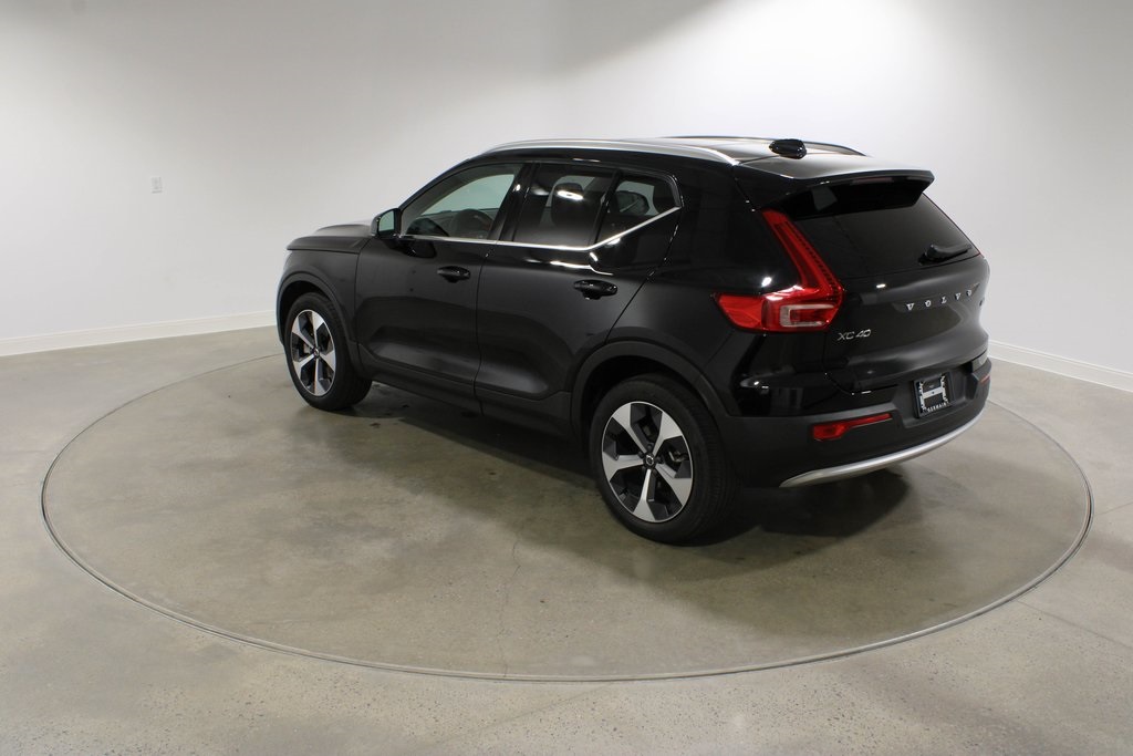2025 Volvo XC40 Plus photo 2