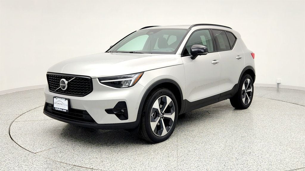 2025 Volvo XC40 Plus's photo