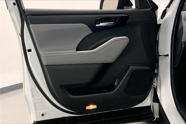 2022 Toyota Highlander XLE photo 23