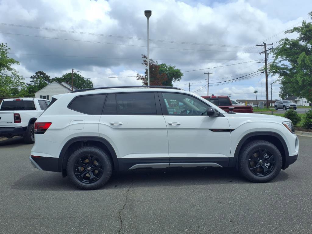2025 Volkswagen Atlas Peak Edition SE photo 4