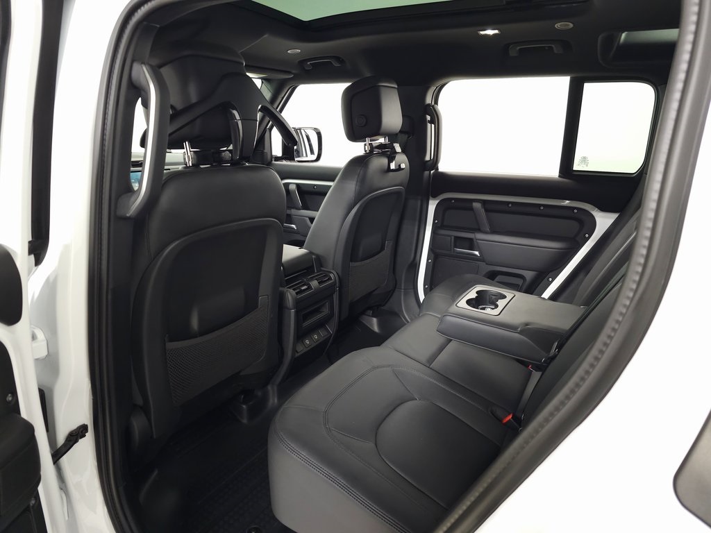 2025 LAND ROVER DEFENDER - Image 36
